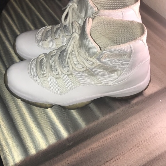 2009 anniversary Jordan 11’s - Picture 3 of 7